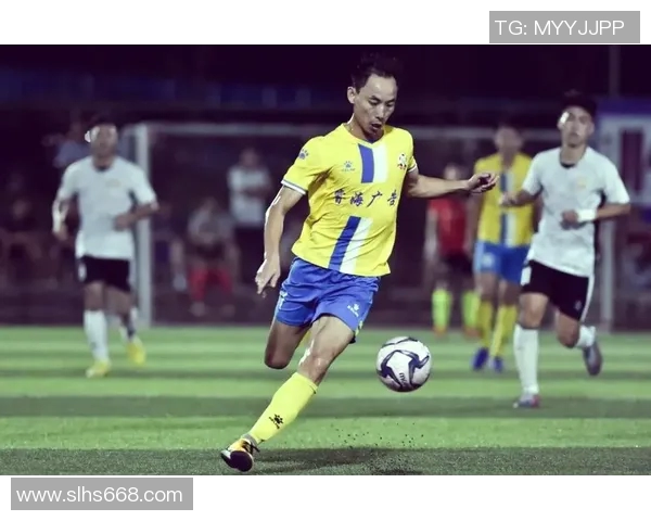 足球杯赛荣耀时刻：球星风采尽显，激情与技术的完美融合